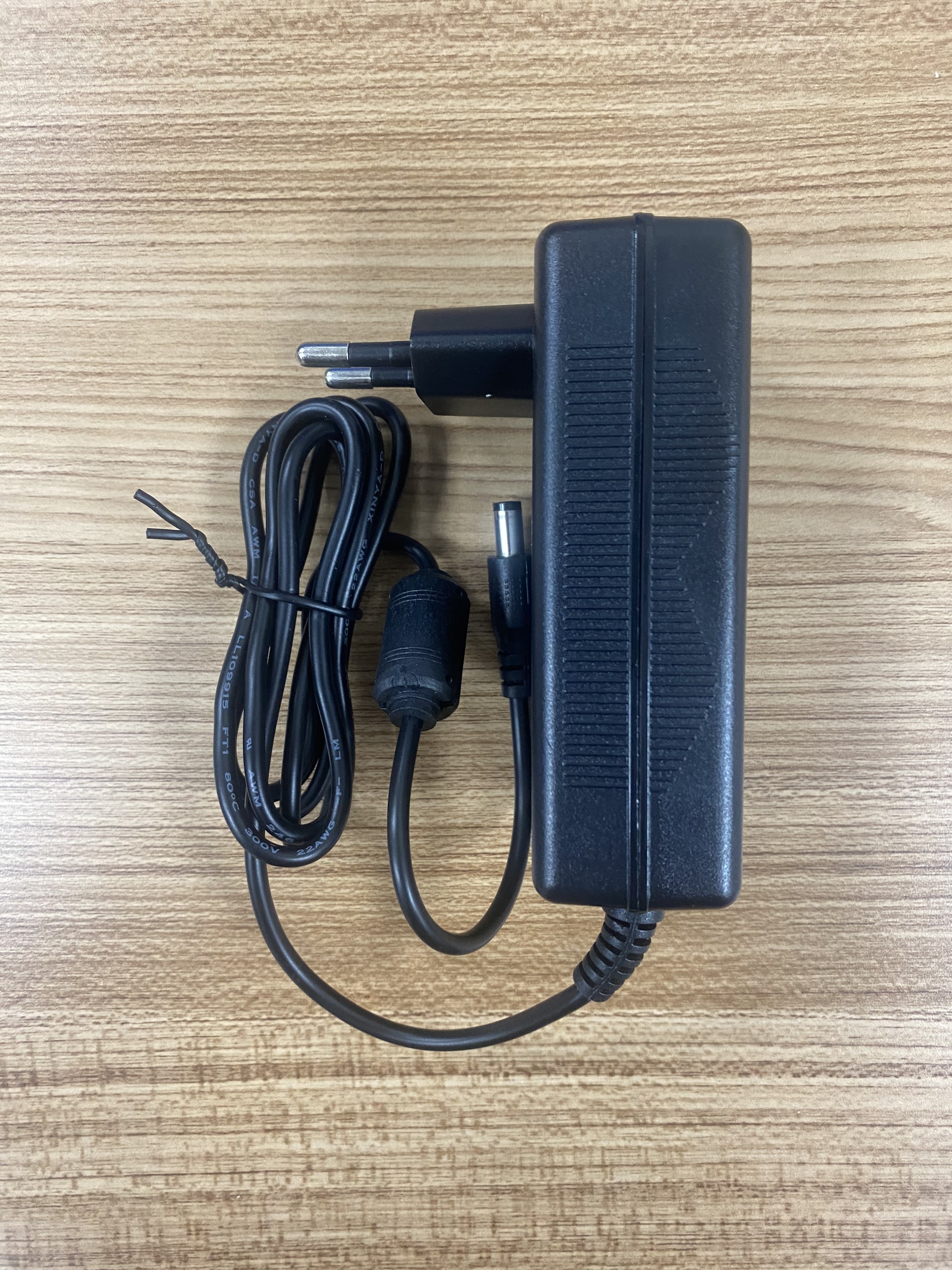 Phụ Kiện Cho Máy Đo Đa Chỉ Tiêu HI801: Bộ Chuyển Đổi Điện Áp 220V 